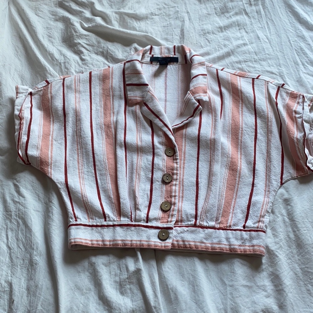 FOREVER21 cropped button up top